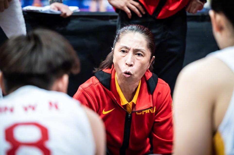 世界杯亚军，她们拼到最后1秒！没有遗憾，向中国女篮姑娘们致敬