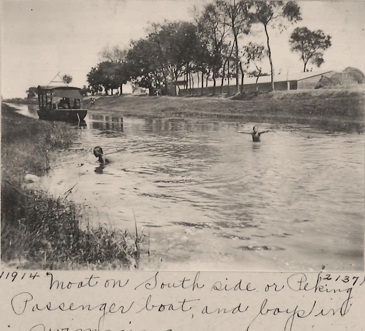 老日军女兵老照片,女子身着日本侵华军装露脸