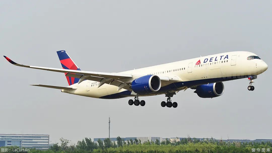 飞机加油一般在哪加,机场用什么方式为飞机加油