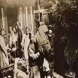 日军兽行：当着男人的面玷污了女儿，临走还残忍割下妻子乳房