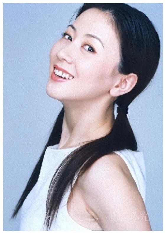 全裸写真第一人,走红后“家破夫散”,汤加丽如今过的怎么样?