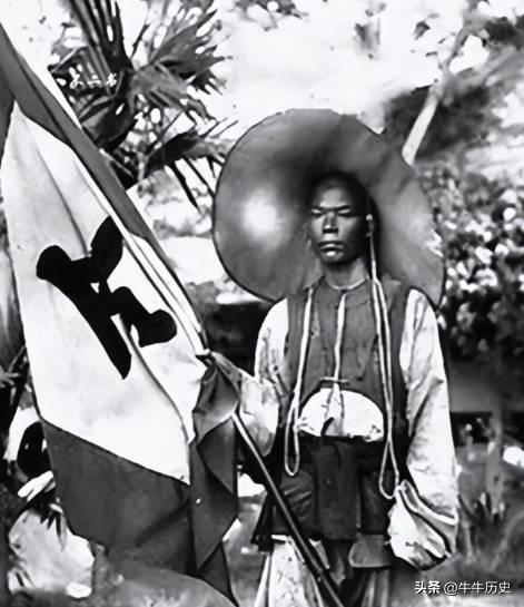 男人藏品,男子收藏罕见100元纸币