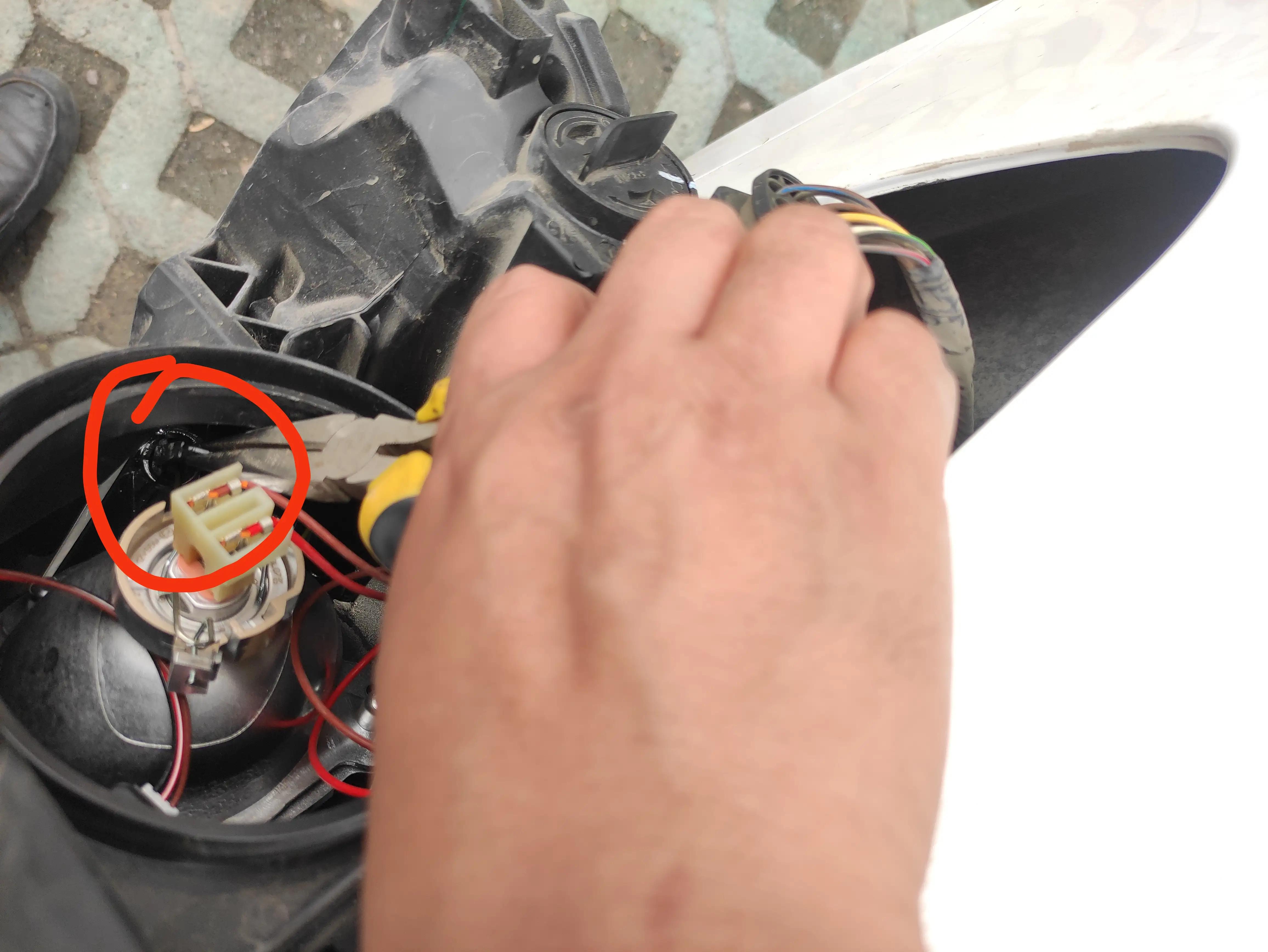 自己动手换明锐尾灯灯罩,斯柯达明锐改led灯示宽灯怎么匹配