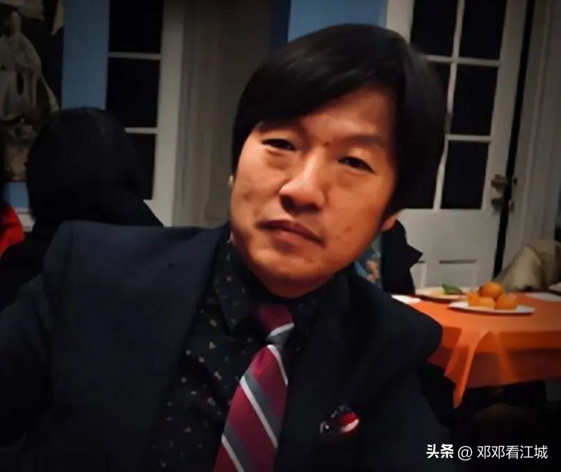 多次惹众怒的知名公知教授，如今沦落到美国街头送外卖