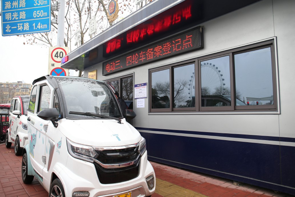 电动三四轮车可以上正规牌照吗,电动三四轮车不让上路是谁规定的