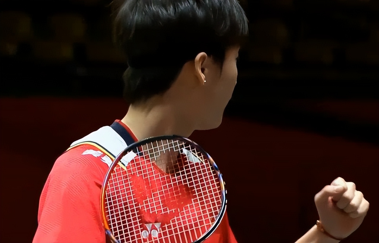陈雨菲2-1逆转日本选手进决赛,陈雨菲拿下关键一分2-1赢下第一场
