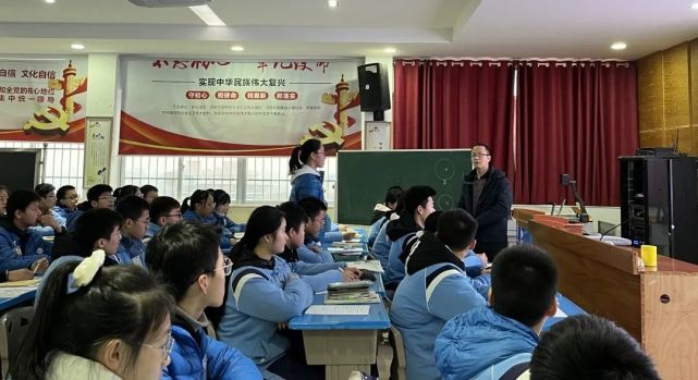 同台竞技大赛,同台竞技展风采的下一句