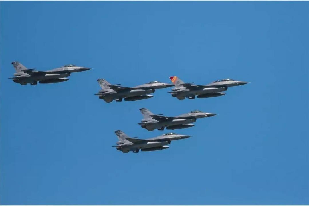 痴心妄想！美台勾连执迷不悟搞“*独台**”，只会被解放军给击得粉碎