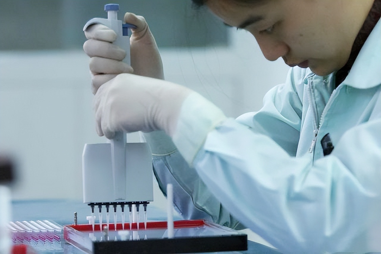 英国13岁男孩长大后现状,英国13岁小男孩现状