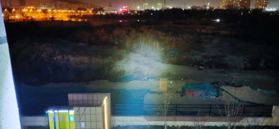 手持版探照灯，大能量长续航徒步户外可靠无忧