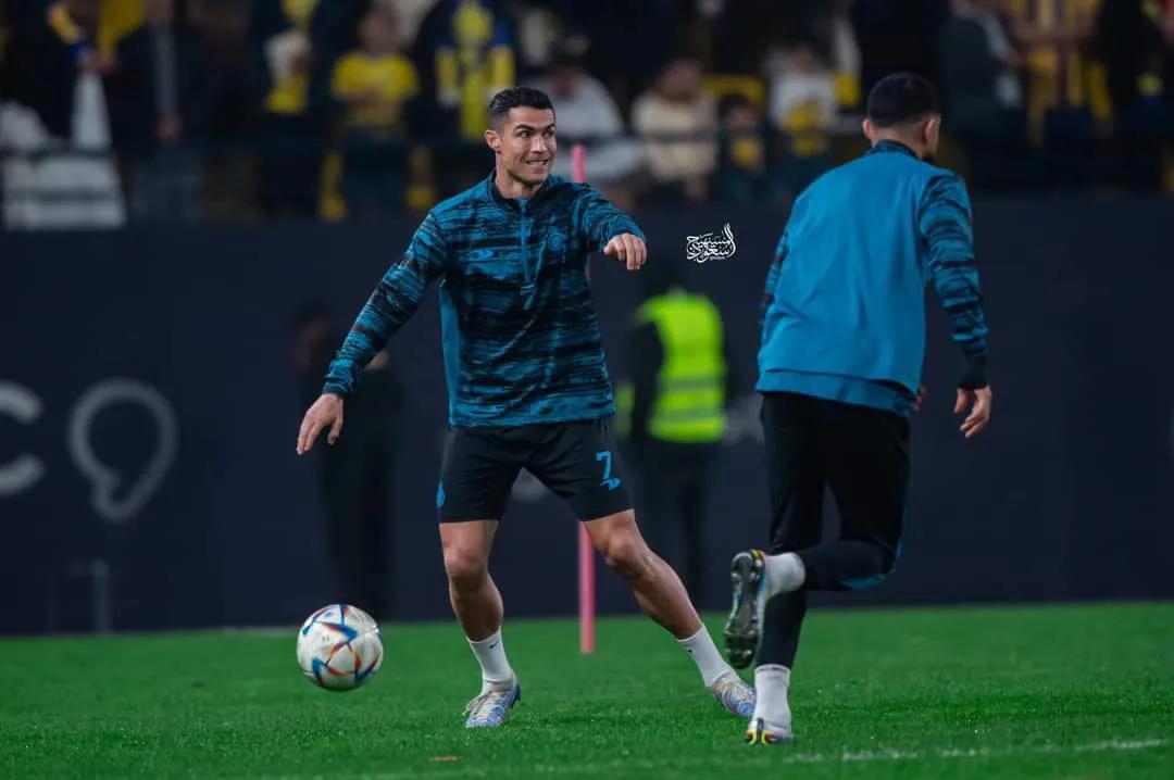 c罗从7层豪宅搬到渔村庄园,c罗出行的排场