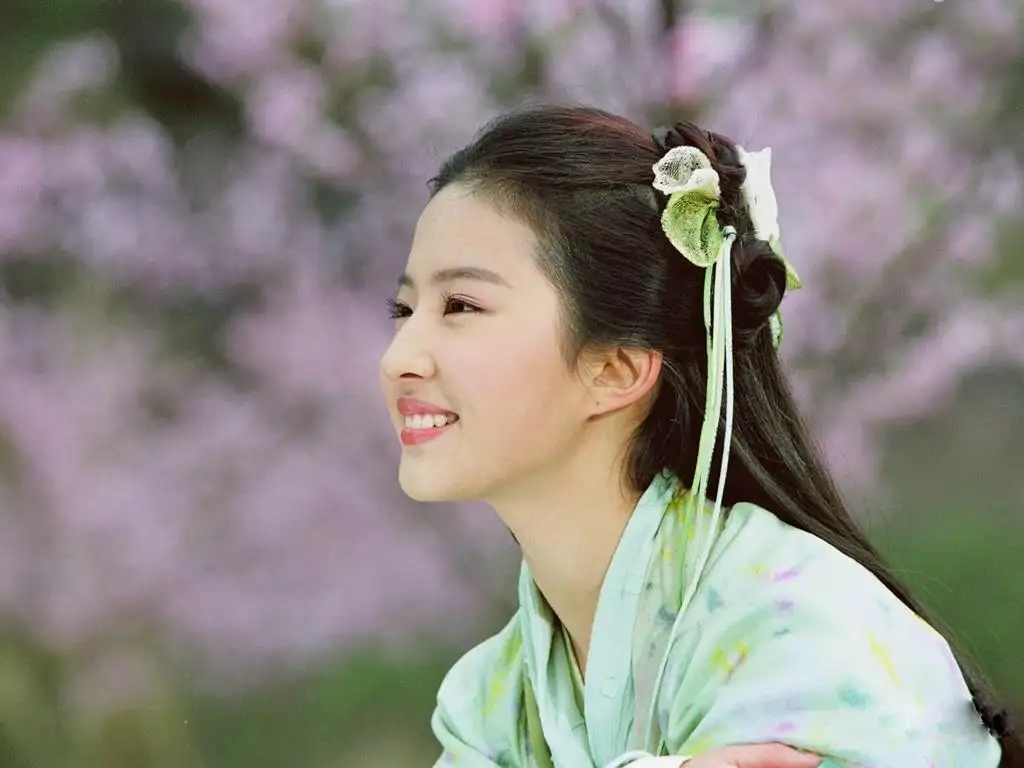 刘亦菲拍摄神雕侠侣现场照曝光 (刘亦菲拍神雕侠侣的时候有多大)