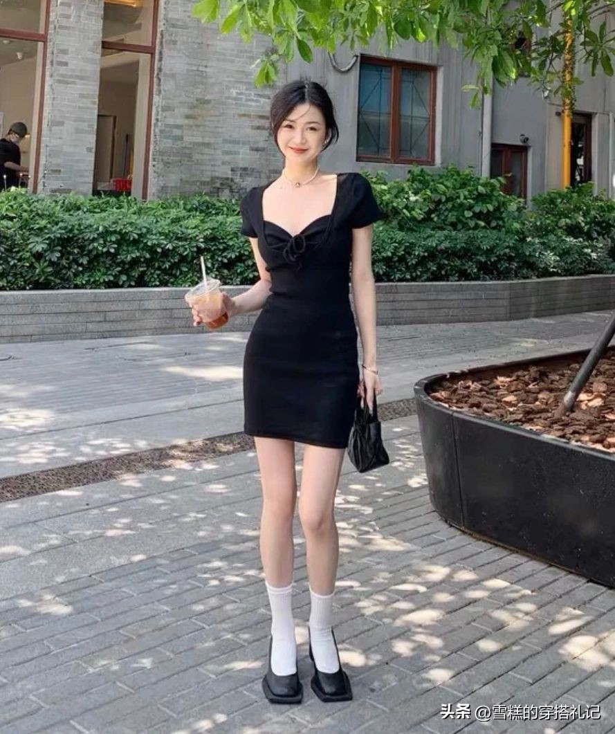 矮个子穿短裙还是长裙好看,小个子穿长裙还是短裙显高显瘦