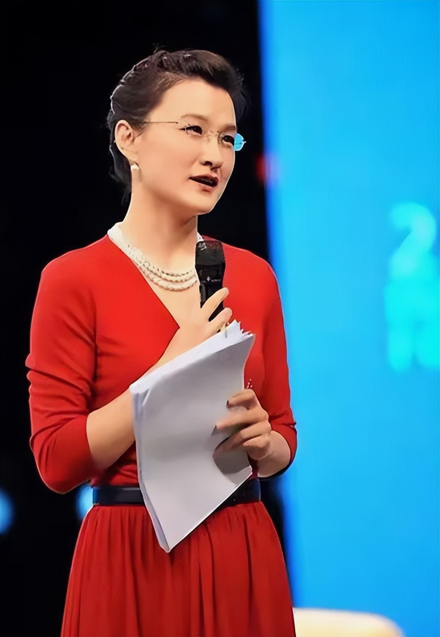 从央视名嘴到滚出主持界,央视名嘴董倩如今在干什么事