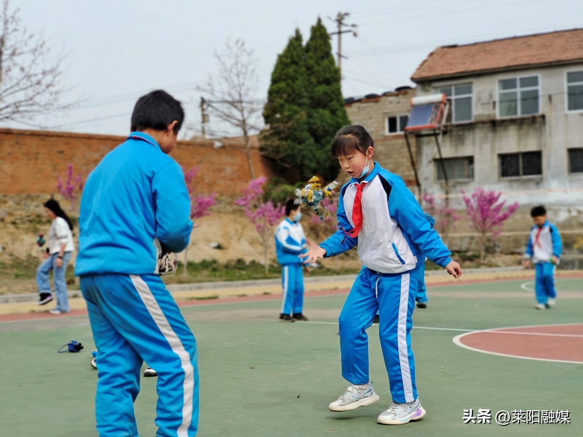 运动放飞希望，健康伴我成长莱阳市榆科顶初级中学阳光大课间