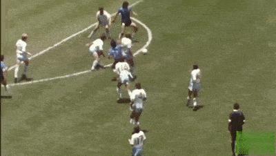 梅西一路上的颠沛流离到夺冠,梅西加冕球王有多颠沛流离