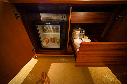 飞雪迎春山花烂漫,飞雪迎春绽玉蕊