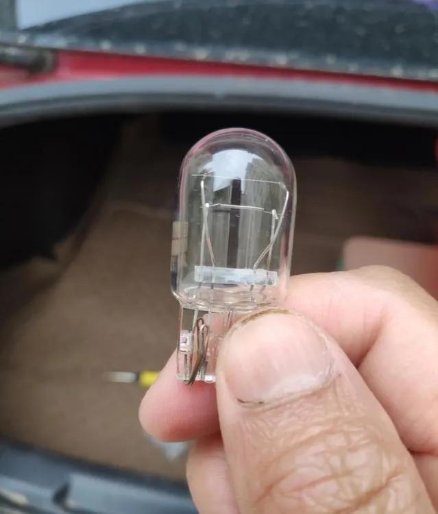 怎样提醒前方车辆刹车灯坏了,车辆刹车灯坏了怎么修