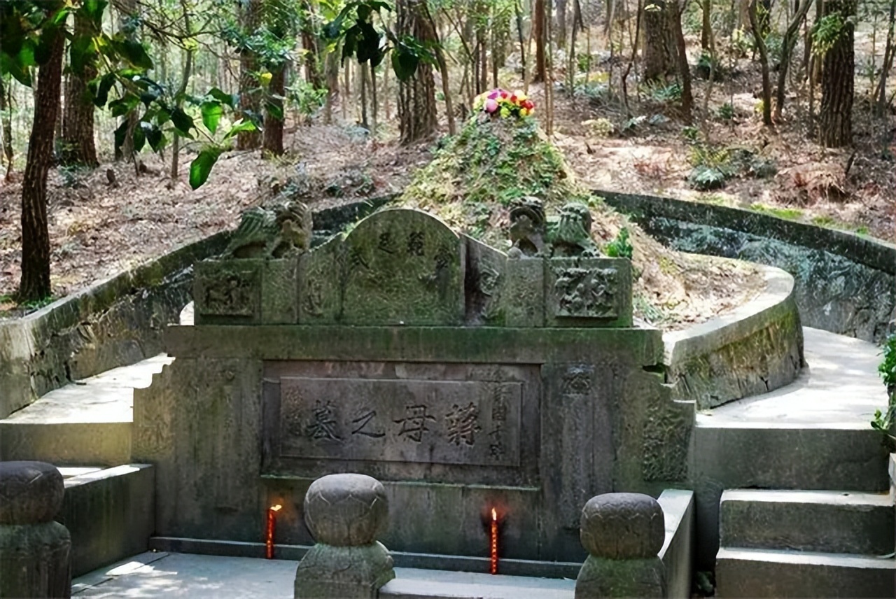 蒋介石的“龙脉”情节，风水先生预言成真，蒋母墓有这么神？