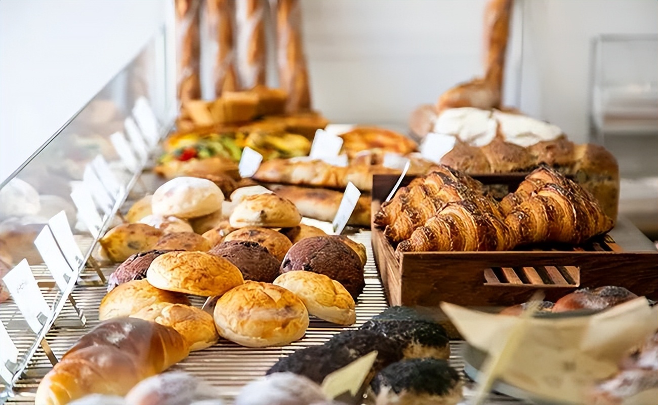 东京这位「面粉刺客」！每日使用15种面粉，混合制作40款面包