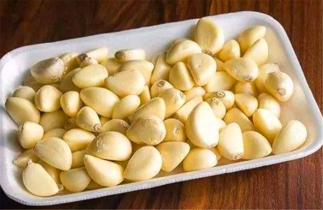 大蒜吃多了对肝有害吗,吃过量大蒜的副作用