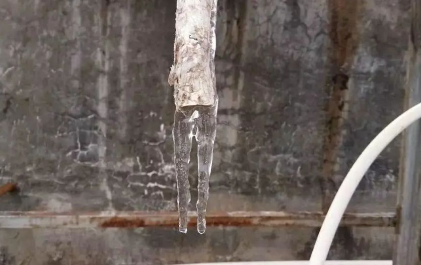 户外地下水管冻住了如何快速解冻,水管被冻住了自然解冻要多少度