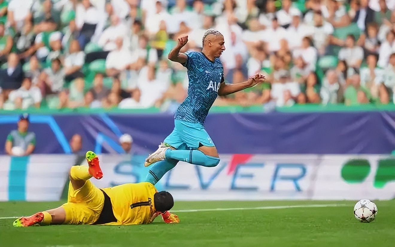 足球比赛中越位球的判罚规则图,足球赛中什么情况应判罚越位犯规