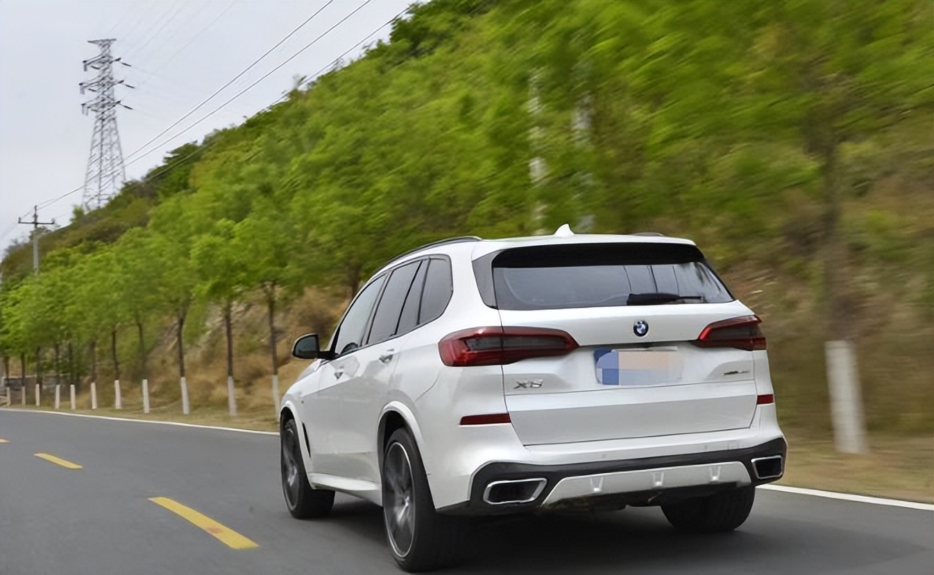 大众途锐与宝马x5对比图,大众途锐跟宝马x5谁好