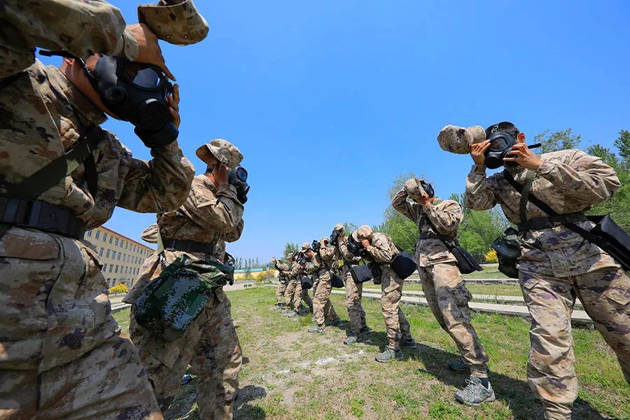 只有登山顶才能看到那边的风光,只有登上山顶才能看到那边风光