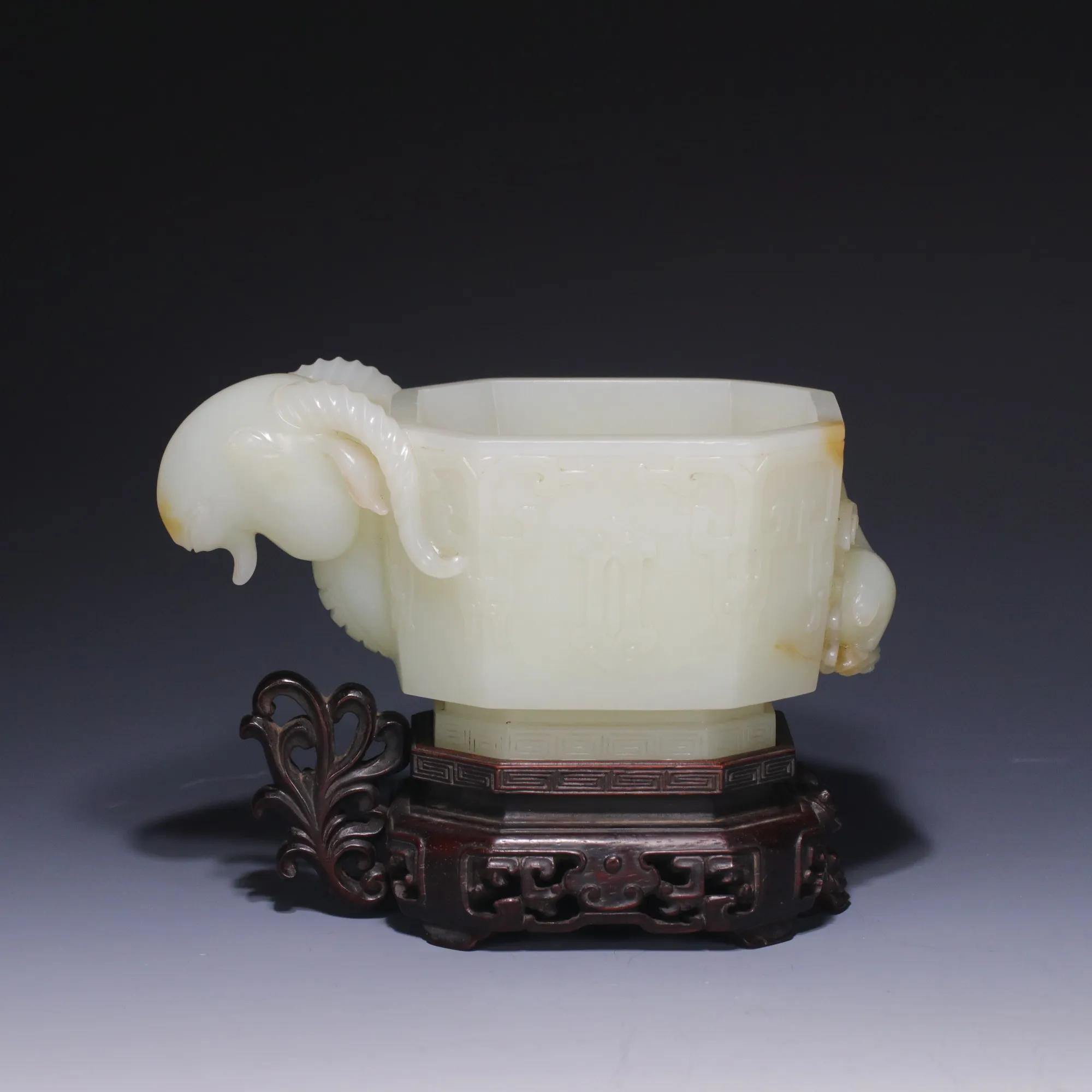 101克和田青白籽料一线天带红皮,和田玉羊首