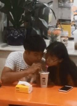 走路走累了坐下歇歇,走路累了继续走就不累了