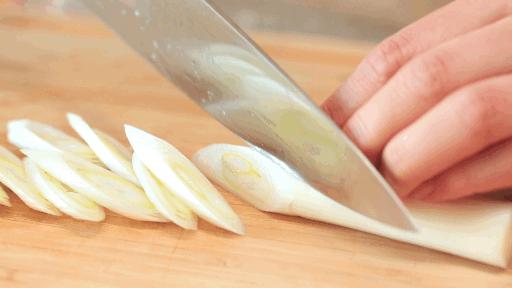 春天吃过冬葱有什么好处,春节吃葱寓意什么