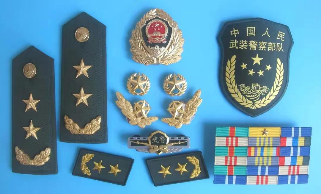 毛启国收藏帽徽图片,中国陆军狼牙特种部队肩章图片