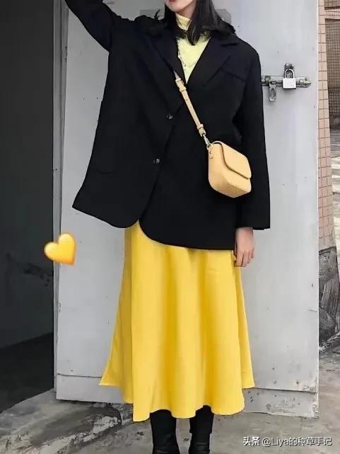 克莱因蓝和什么色搭配高级,35岁穿克莱因蓝好看吗