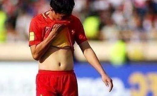 体制、钱都不是问题，男足的症结和炒股不行异曲同工，就这个问题