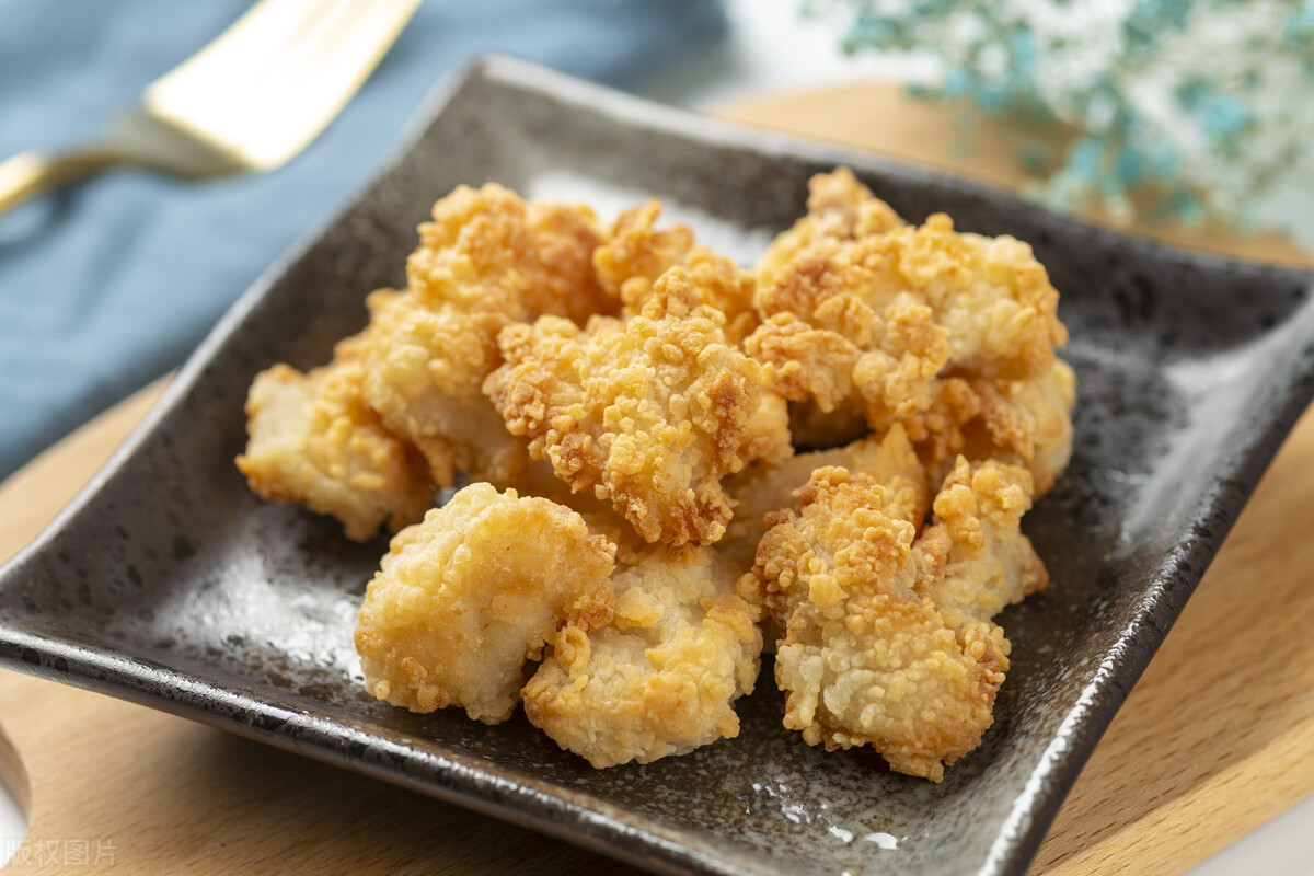 调糊油炸如何酥脆不腻,如何保持油锅炸的食品酥