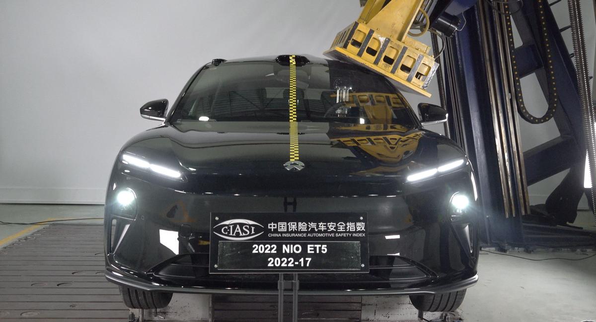 汽车的抗侧翻能力主要取决于,防侧翻取决于什么