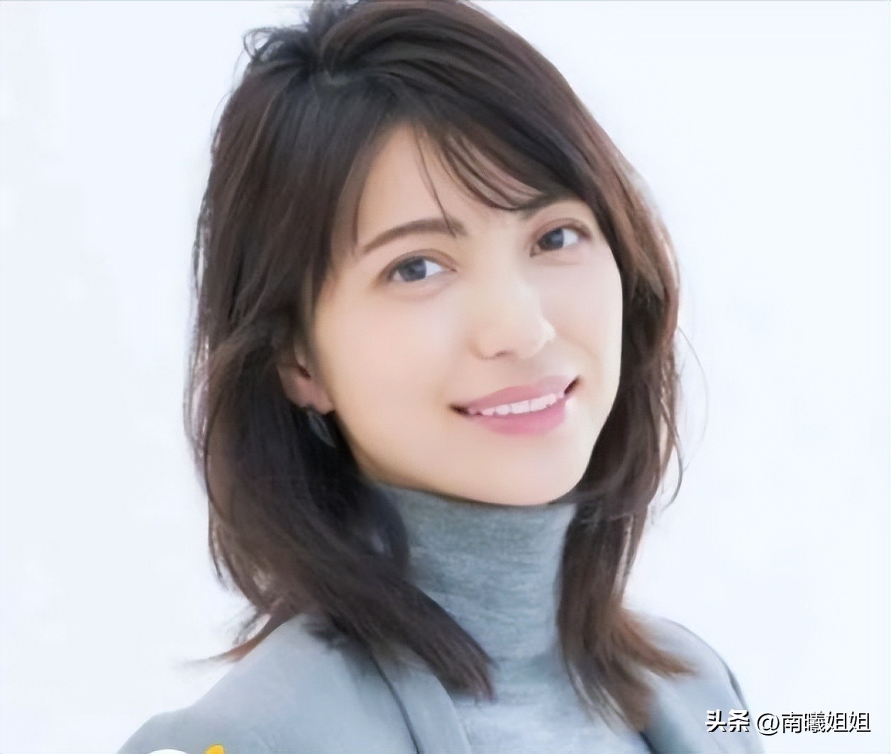 到老都优雅的女人不会“烫羊毛卷”，换上这3种发型，更时尚洋气