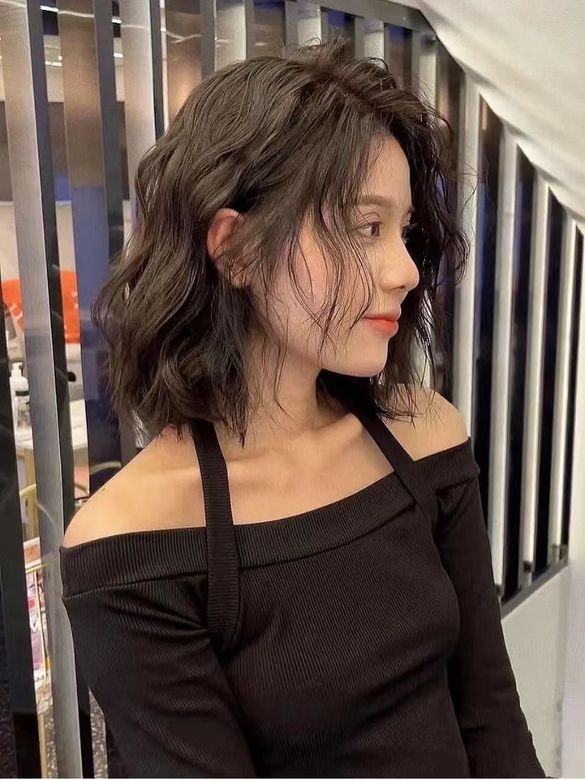 秋冬烫染发型中短发,秋冬披肩发造型短发