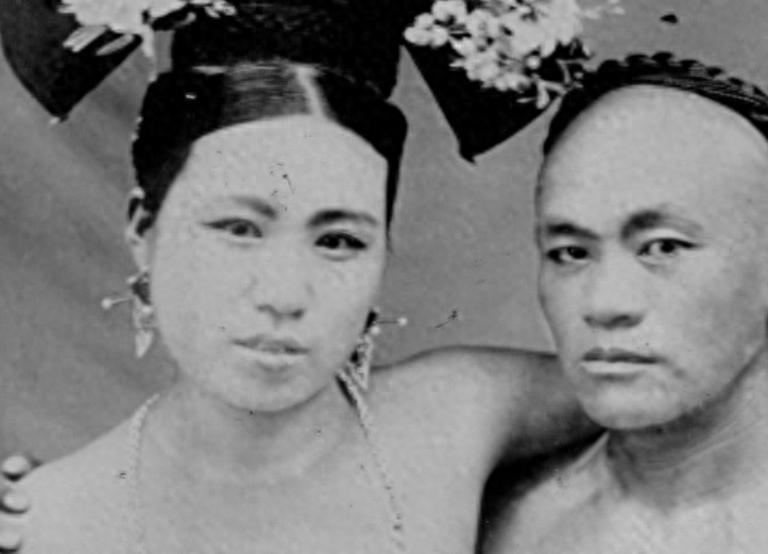 侵华日军残酷*行暴**，女子为活命脱下衣服让日本人拍摄，*辱侮**至死3