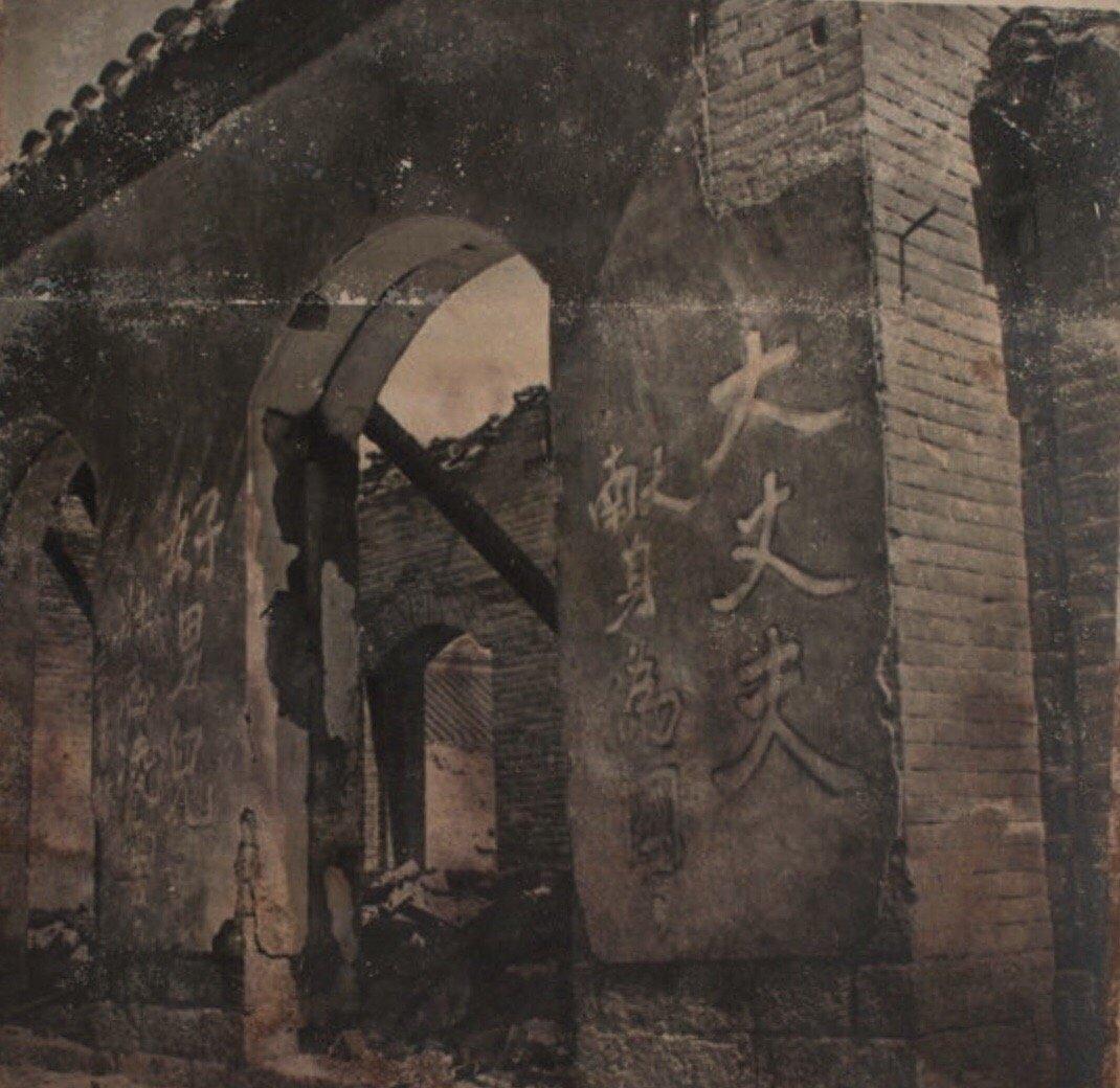 女子身着日本侵华军装露脸,女子穿日军军服拍照被抓