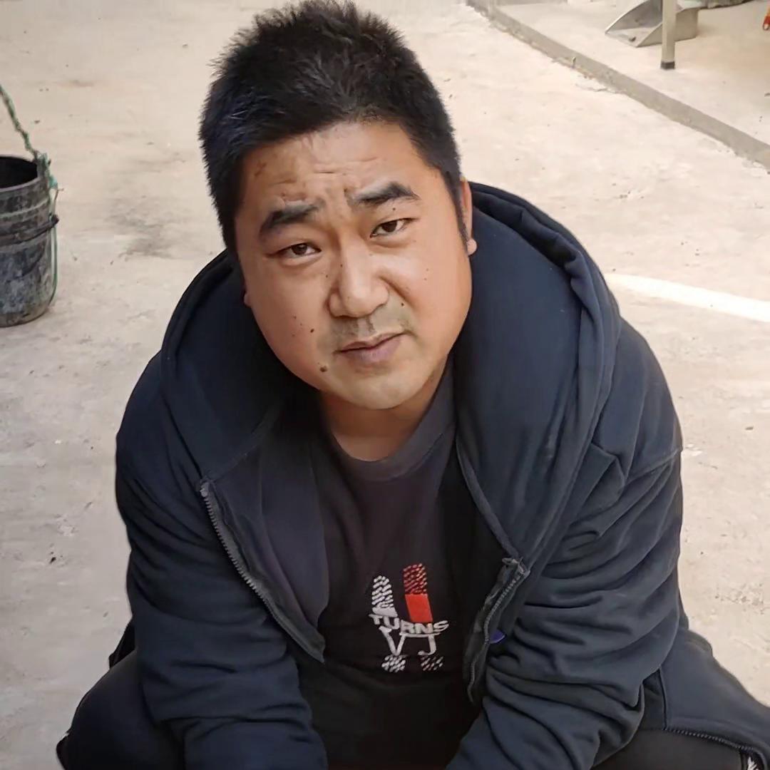 一个人买彩票中奖的几率有多大 (大乐透随机中奖的概率有多大)