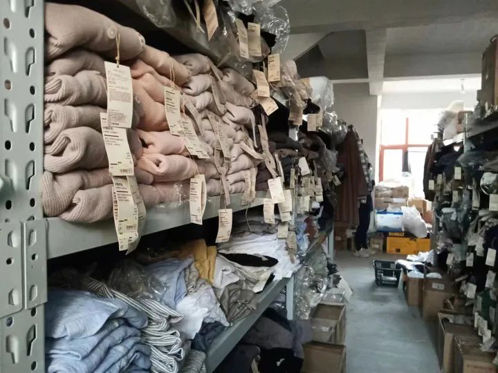 知名品牌柜员迷惑：男子一天来店里10多趟！真相大跌眼镜……