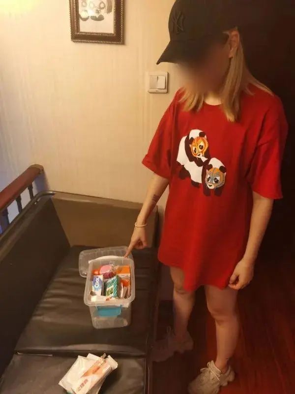 跨国快递只为送报纸？“富二代”女子“海淘”的竟是*品毒**“邮票”