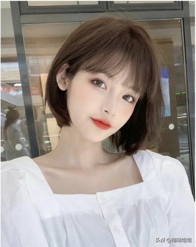 流行齐耳短发烫发型,最流行的齐耳短发烫发