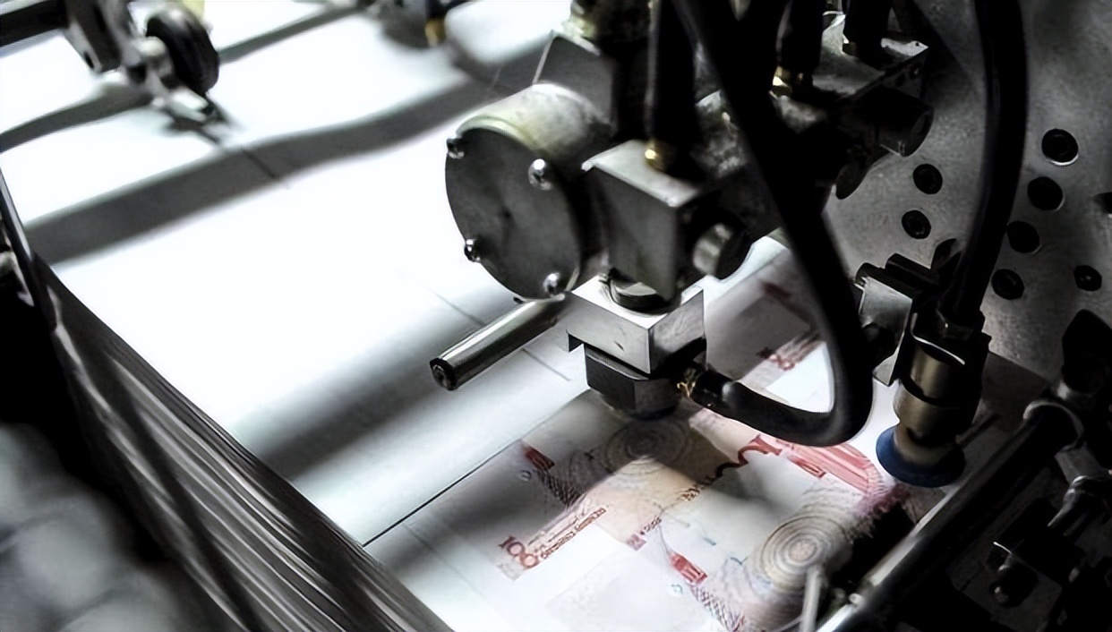 2019年广东下岗工人成吨买纸,引起警方怀疑，民警破门后大受震撼