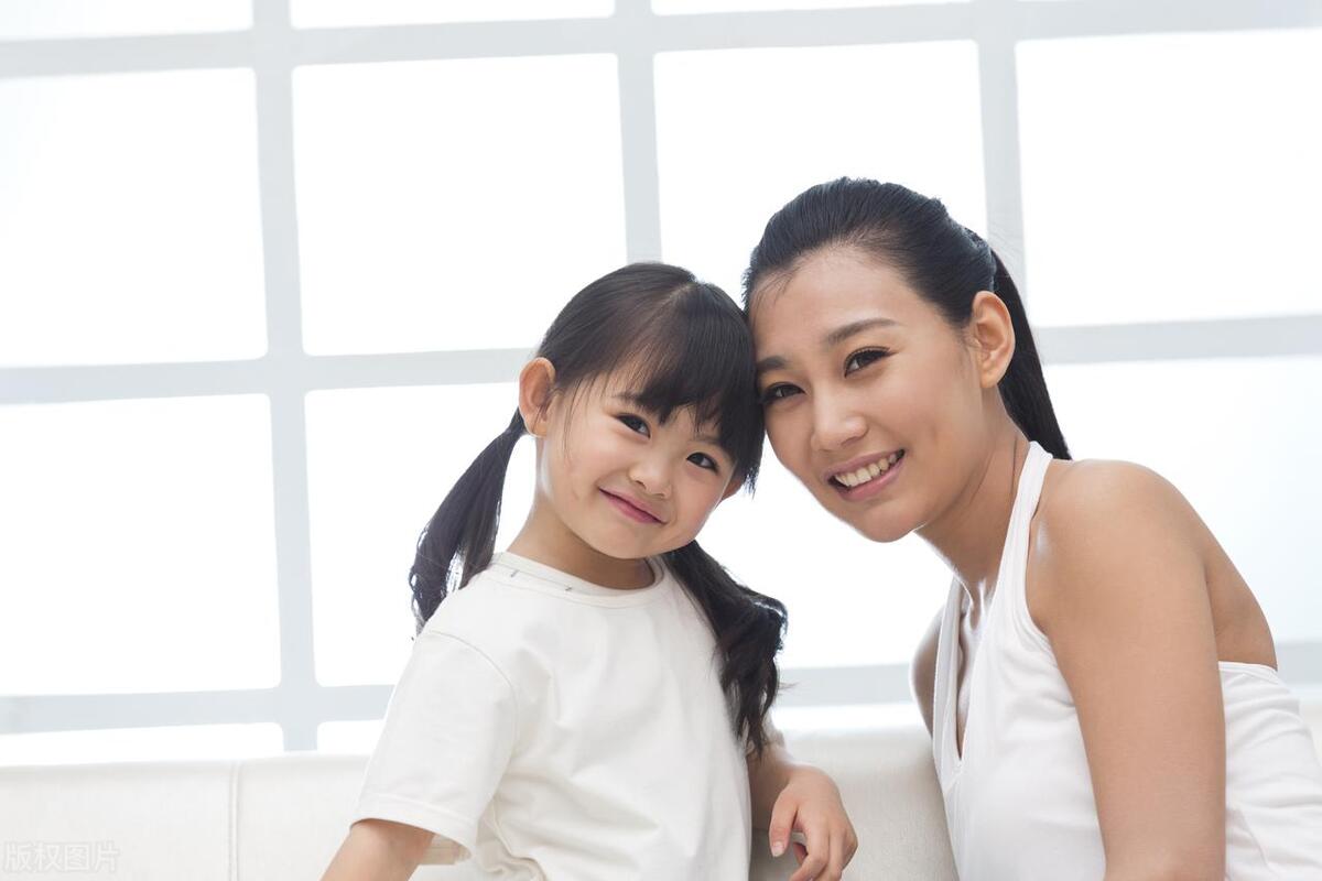 每天睡前10分钟陪孩子交流5个问题,睡前一小时坚持陪孩子做这件事