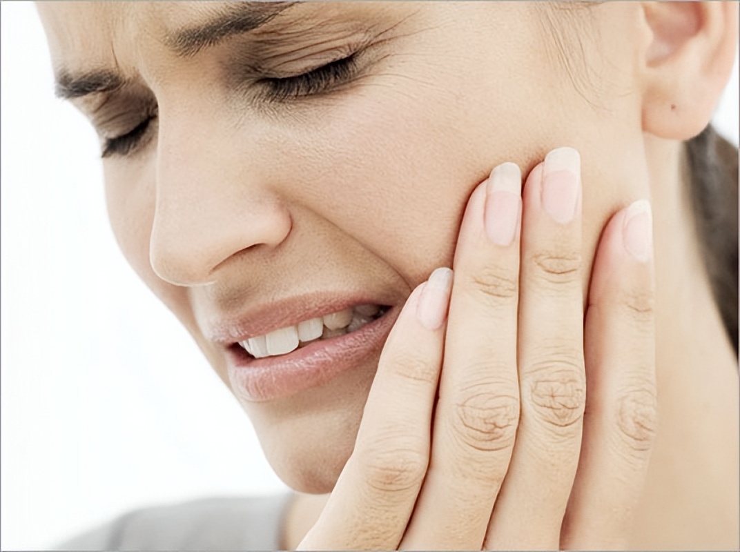 口干口苦牙龈肿痛中医辨证,内热牙龈肿喝什么降火