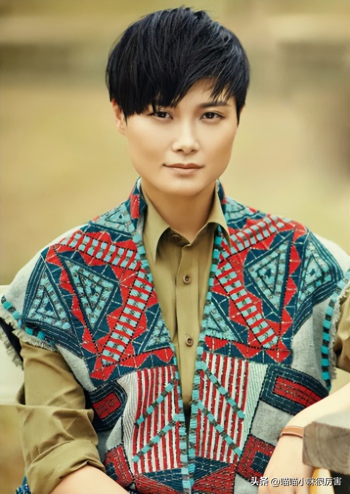 2005年李宇春什么歌夺冠,李宇春超女冠军是哪一天