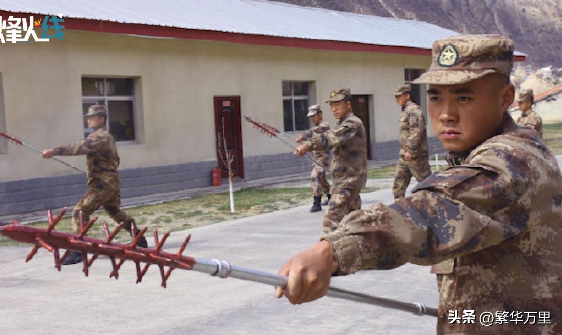 狼牙棒和枪哪个强,近战武器强还是远程武器强
